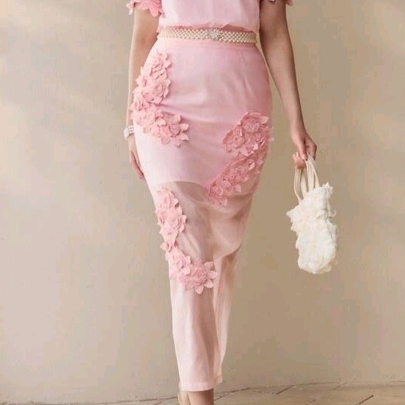 FLORAL EMBROIDERY SPLIT HEM SKIRT